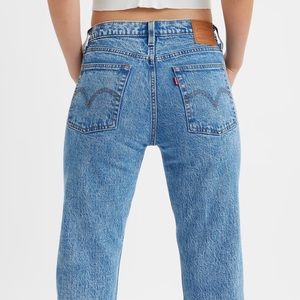 LEVIS - Wedgie size 6 like new!